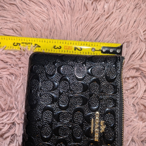 COACH WRISTLET. BLACK WITH SHINY C SIGNATURE - Picture 8 of 8